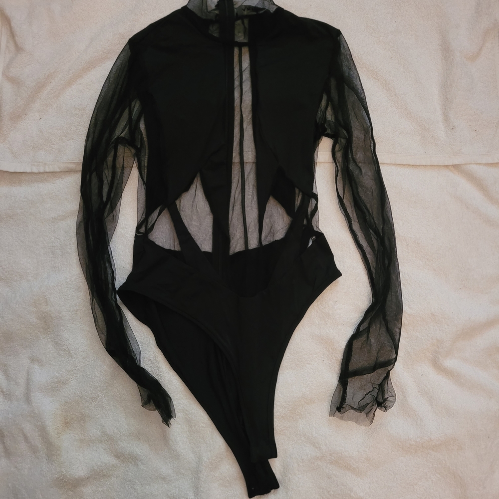 AKIRA Black Sheer Mesh Long Sleeved Zipper Back Bodysuit Size Small